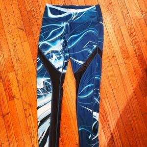 Fabletics leggings with shear legs